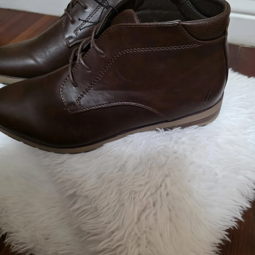 Men's Brown Leather Lace-Up Chukka Boots